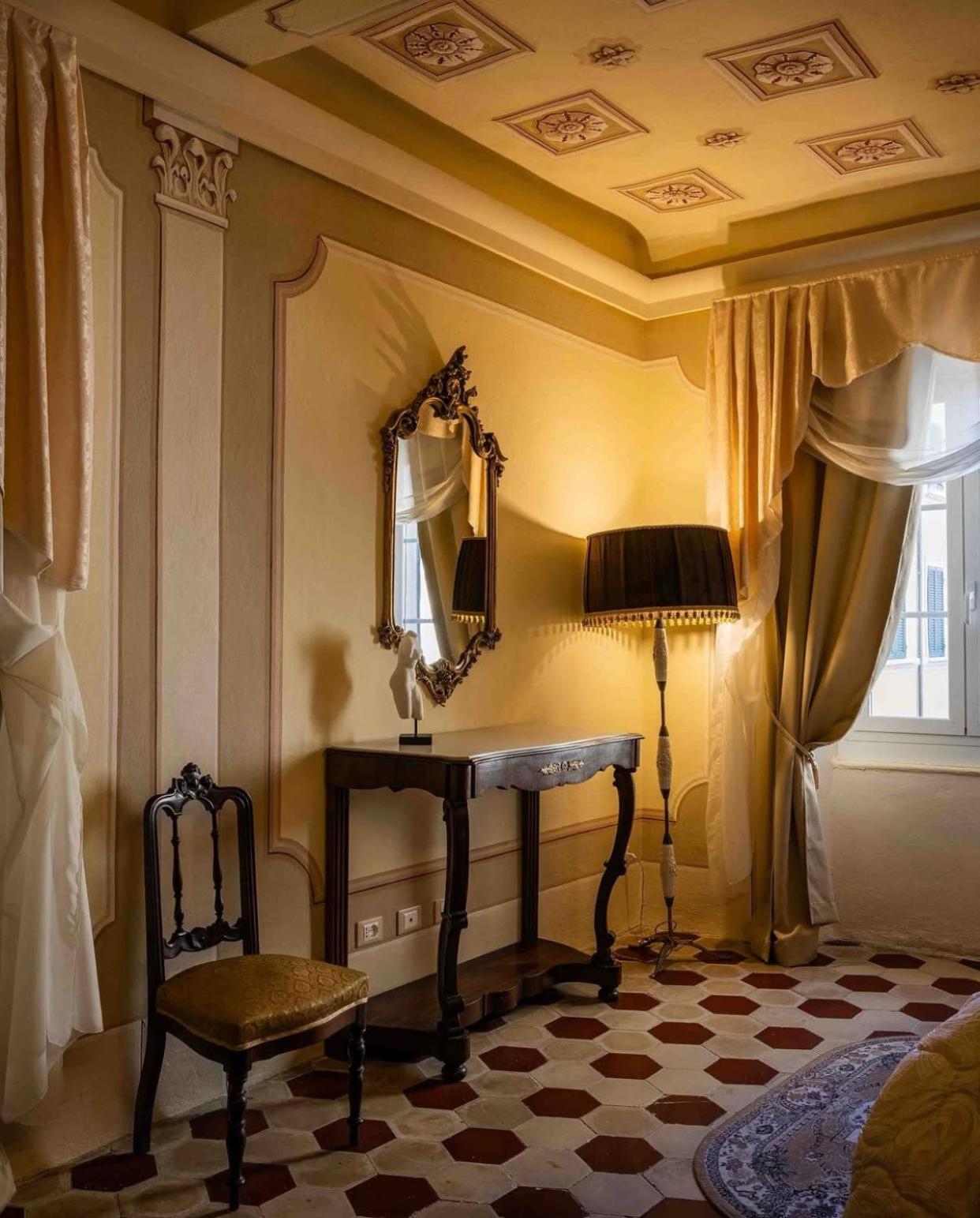 Готель Palazzo Lari Сарцана Екстер'єр фото